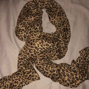Cheetah print scarf 🧣